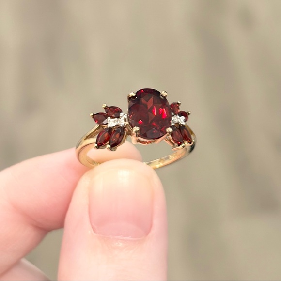 Garnet Gold Ring: Natural gemstone oval pyrope red diamond 10K solid yellow gold - Picture 8 of 15